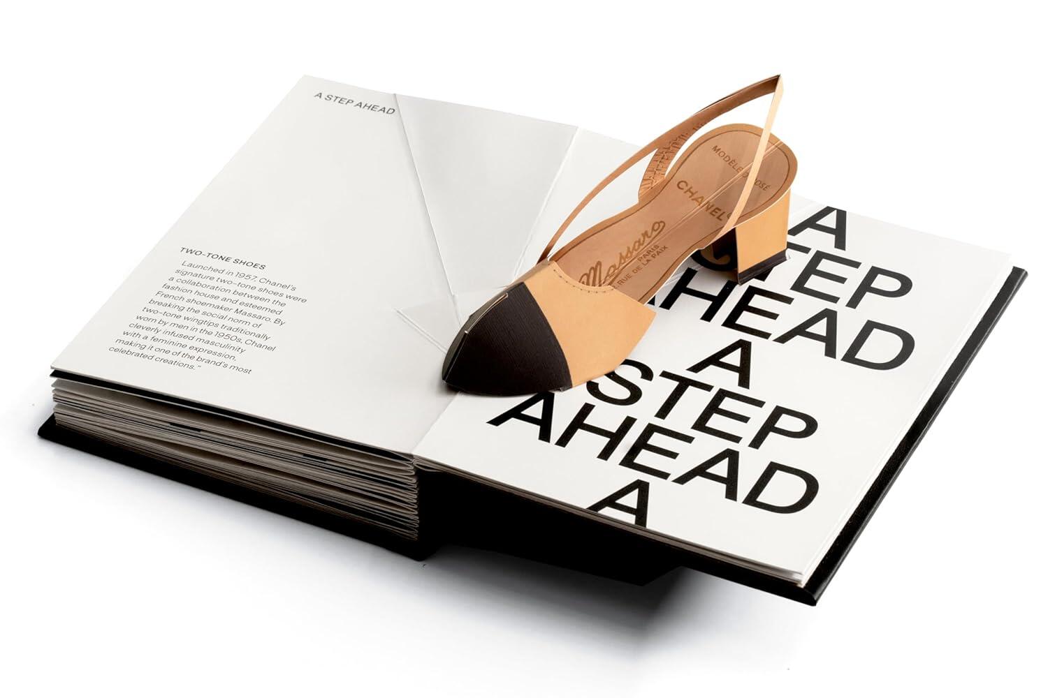 Pop-Up Chanel Fashion - Unfolded bog